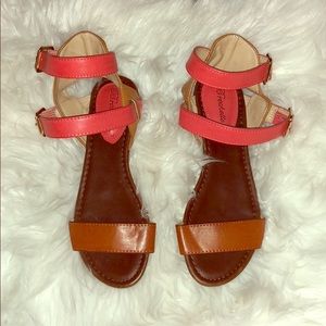 Breckelle’s strappy flat sandal